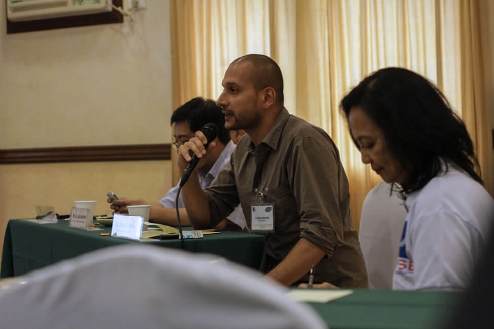 Mr. Tariq R. Riebl, Humanitarian Response Manager of Oxfam explains their focus in Eastern Samar, Leyte and Northern Cebu during the dialogue between the SERVE Conference participants with social enterprise resource institutions. 