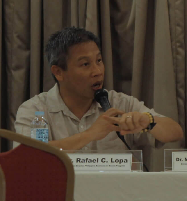 Mr. Rafael C. Lopa, Executive Director of Philippine Business for Social Progress (PBSP), discusses PBSP’s advocacy towards inclusive business during the dialogue between the SERVE Conference participants and the business sector.