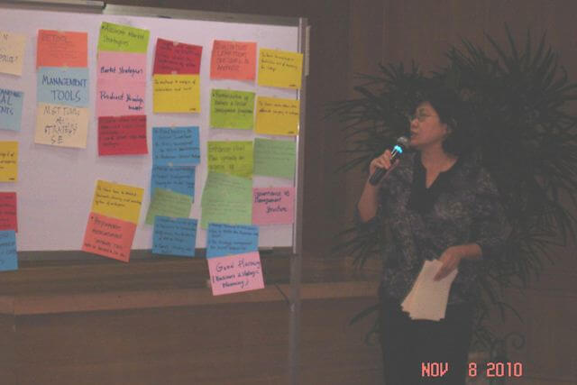 Rosalinda Roy, resource person-facilitator, synthesizes expectations shared by workshop participants.