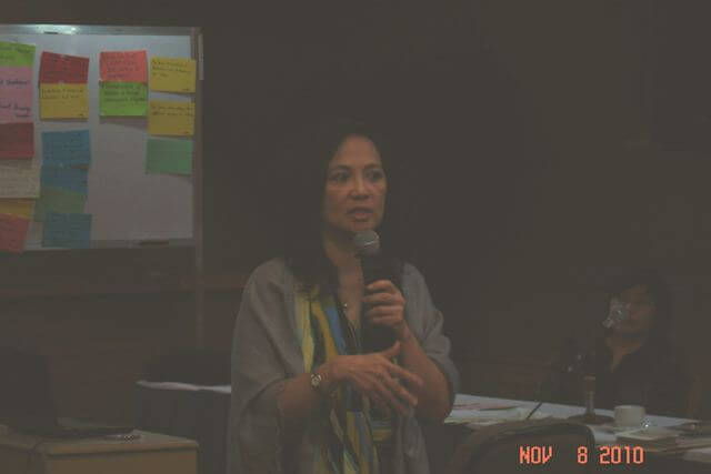 ISEA President Marie Lisa Dacanay delivers the opening lecture on social entrepreneurship and strategy formation.